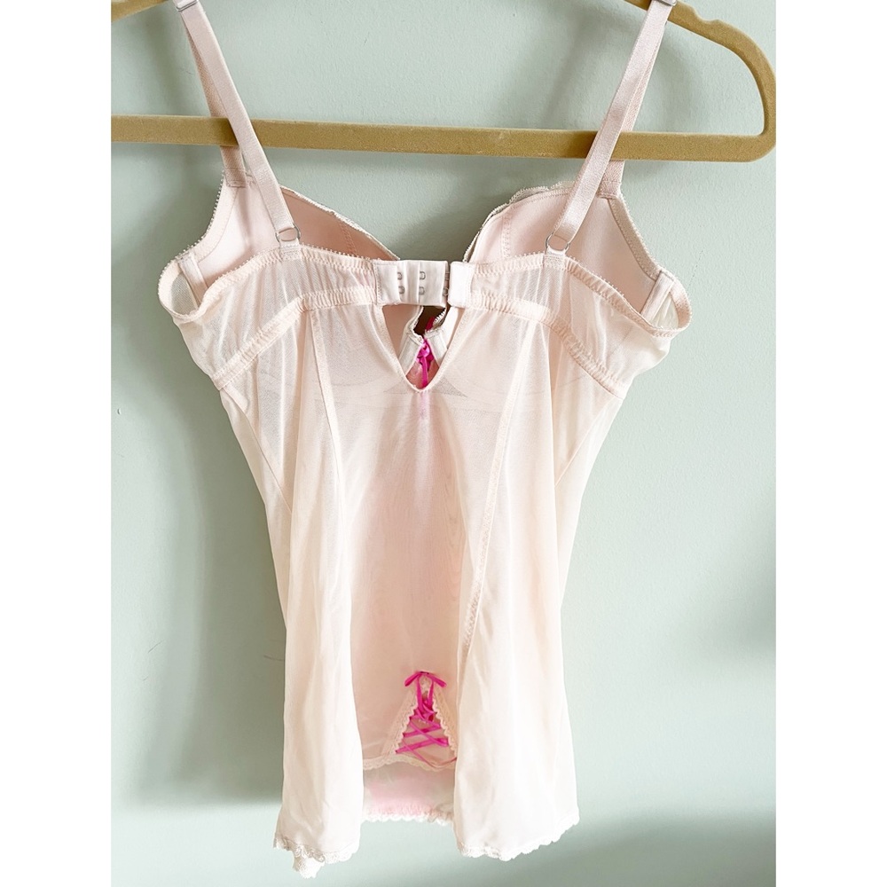 Victoria’s Secret crystal lace form fitting camisole/top with built in bra 36C - Picture 4 of 11